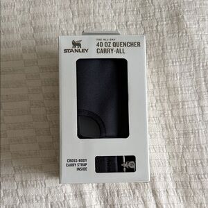 NWT Stanley 40 oz Quencher Carry-All in Black